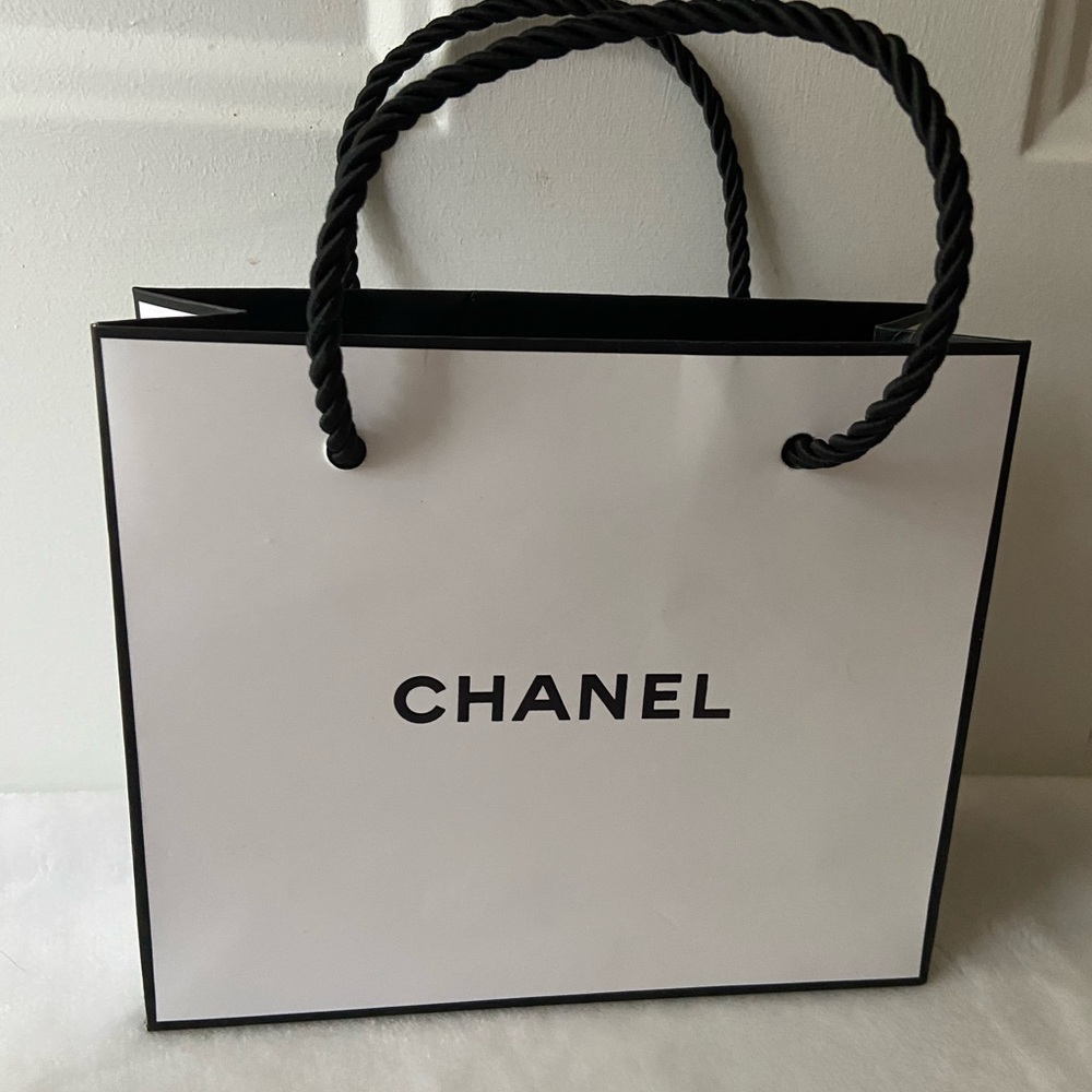 CHANEL Classic White and Black Gift Bag